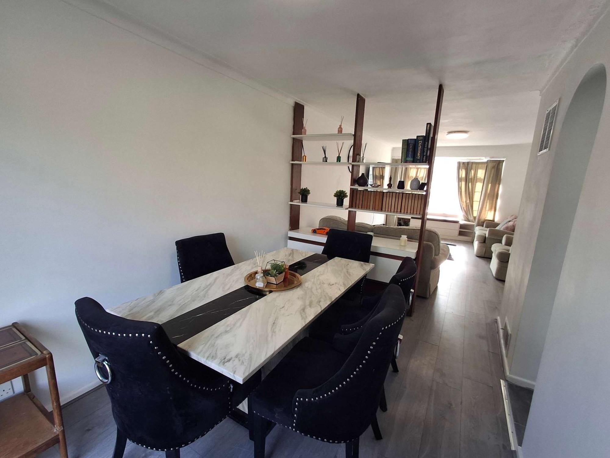 Nicely Decorated 3 Bedroom House Near Heathrow, London ステーンズ エクステリア 写真