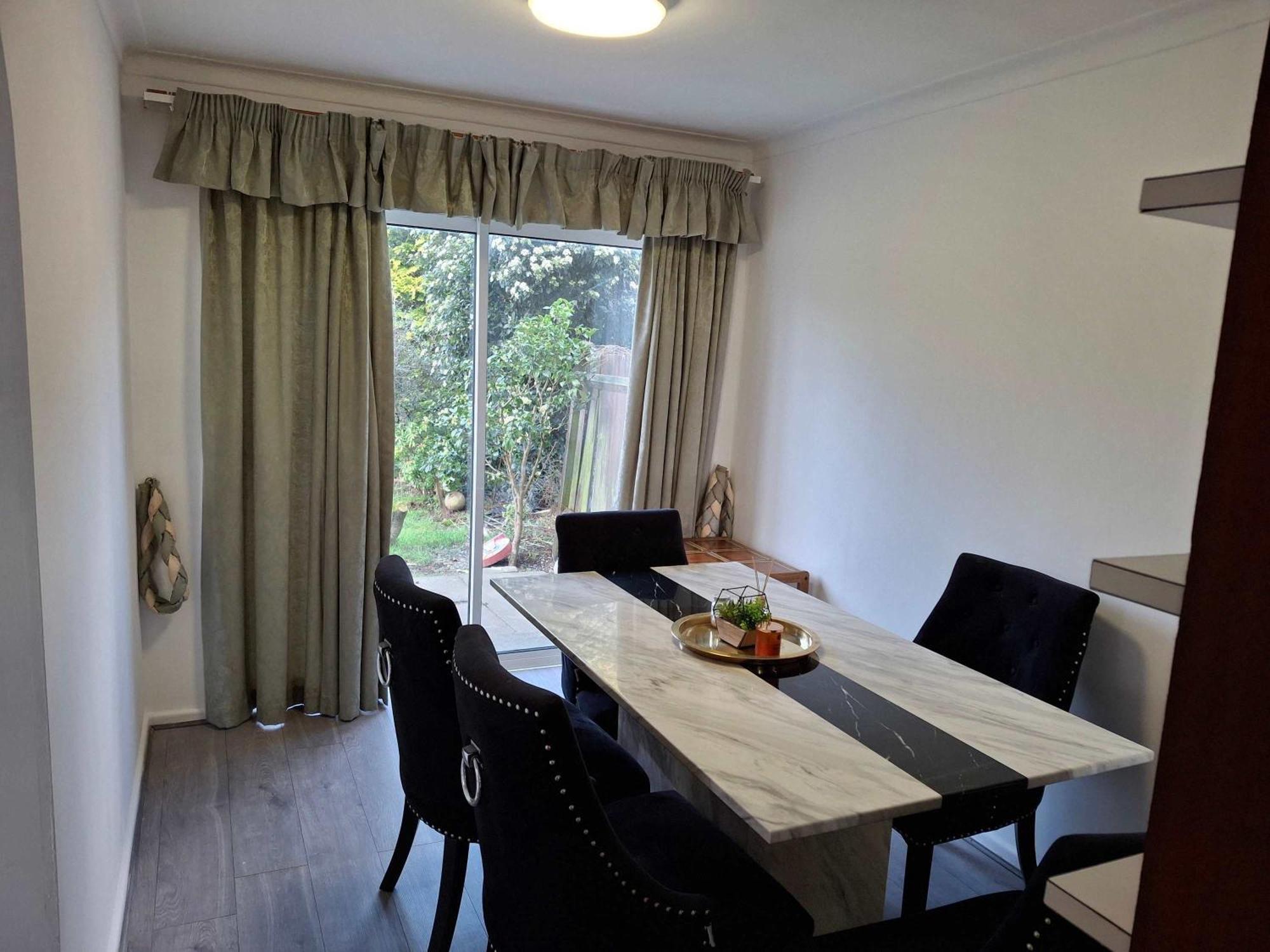 Nicely Decorated 3 Bedroom House Near Heathrow, London ステーンズ エクステリア 写真