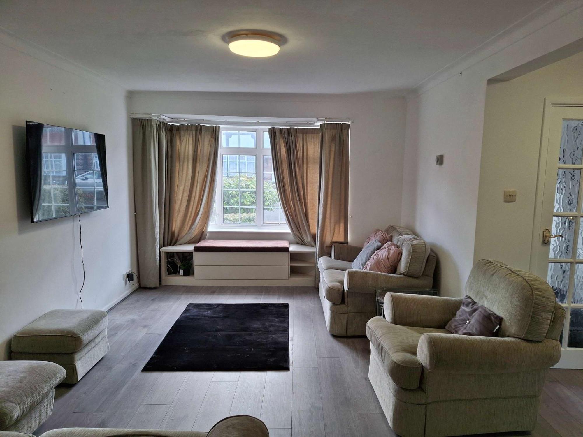 Nicely Decorated 3 Bedroom House Near Heathrow, London ステーンズ エクステリア 写真